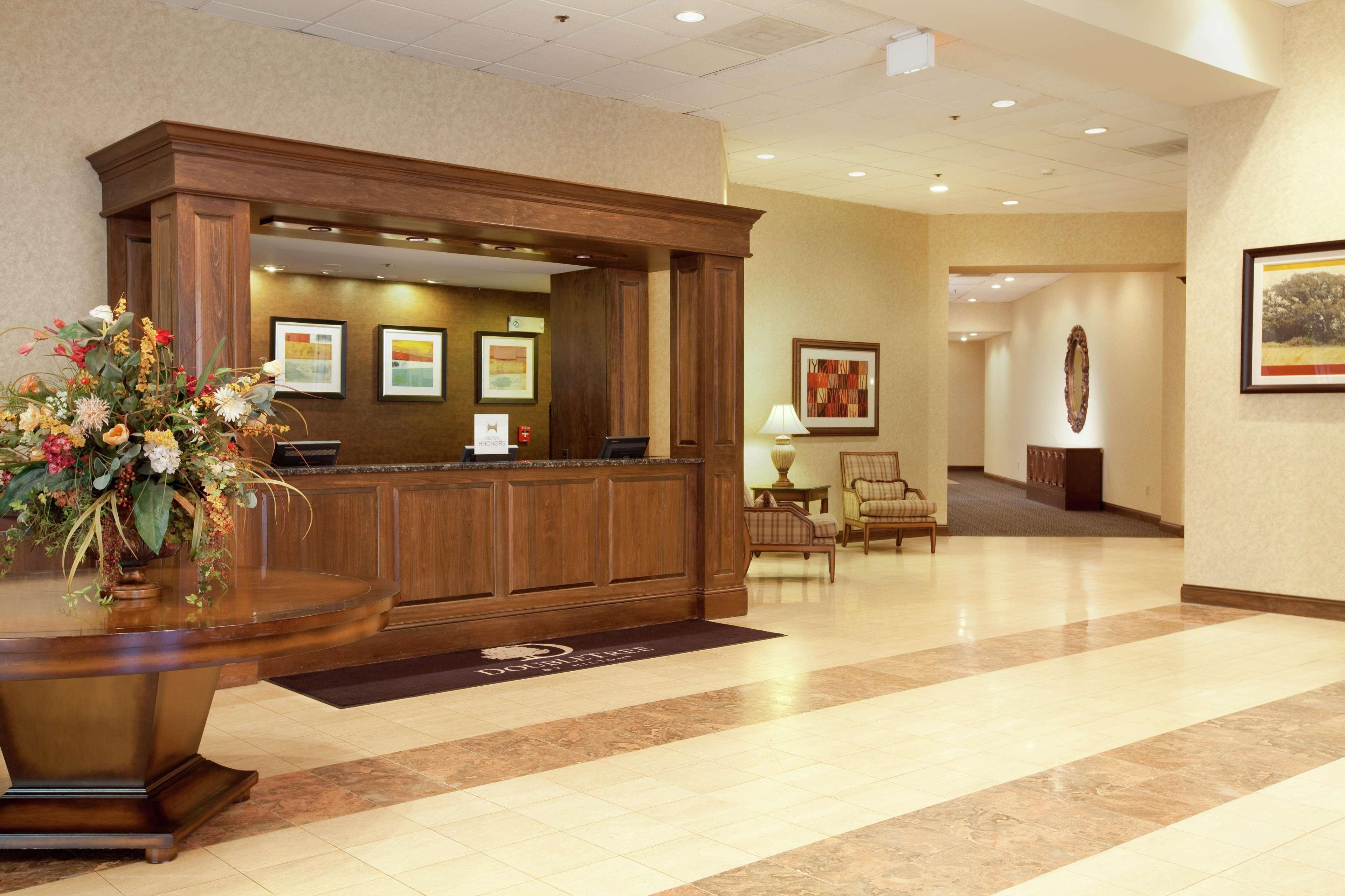 Doubletree By Hilton Boston-Milford Hotel Interior photo